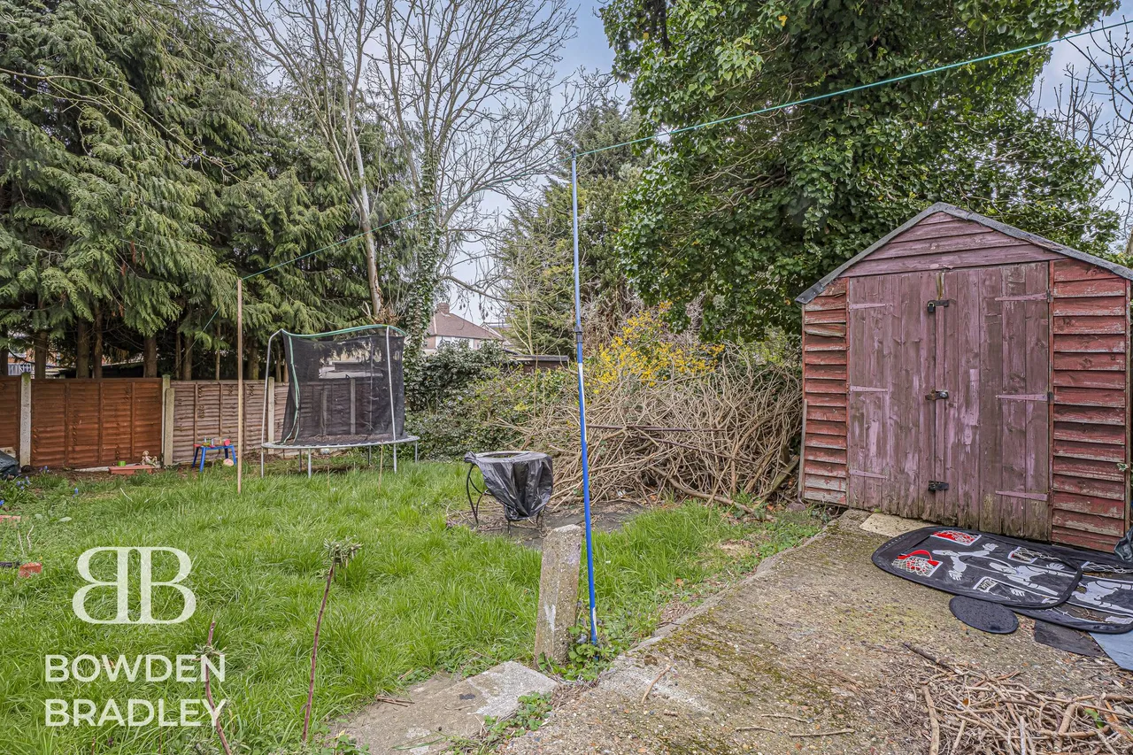 Brunswick Gardens, Hainault, IG6, photo 27