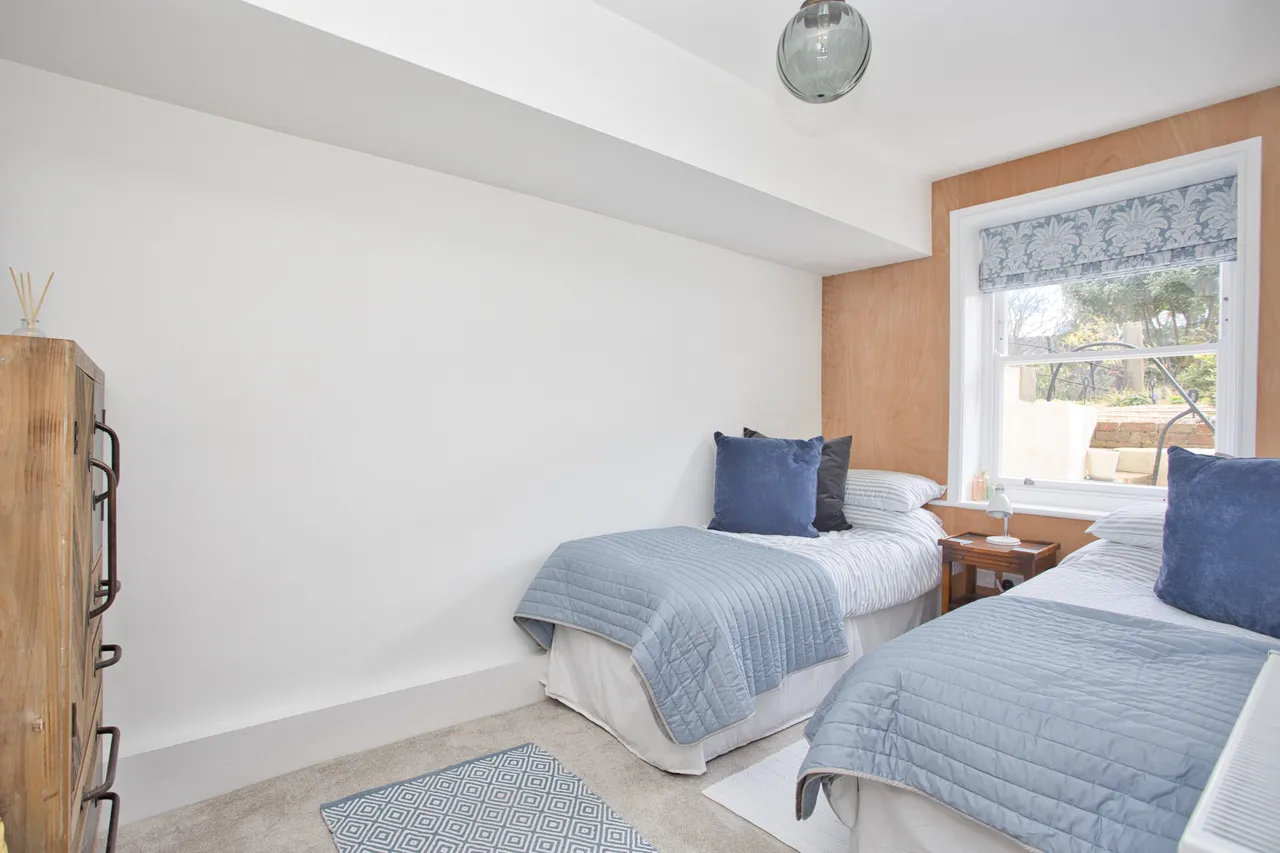 Augusta Gardens, Folkestone, CT20, photo 10