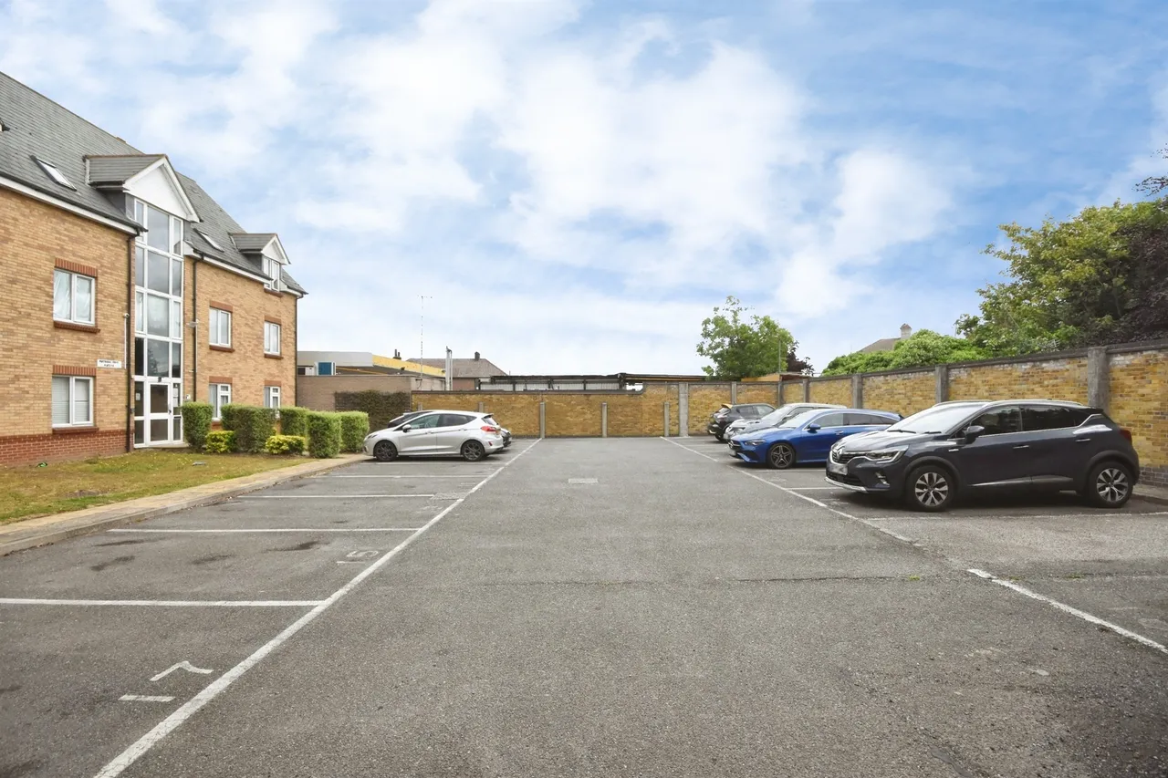 Southend Road, Stanford-Le-Hope, SS17, photo 6