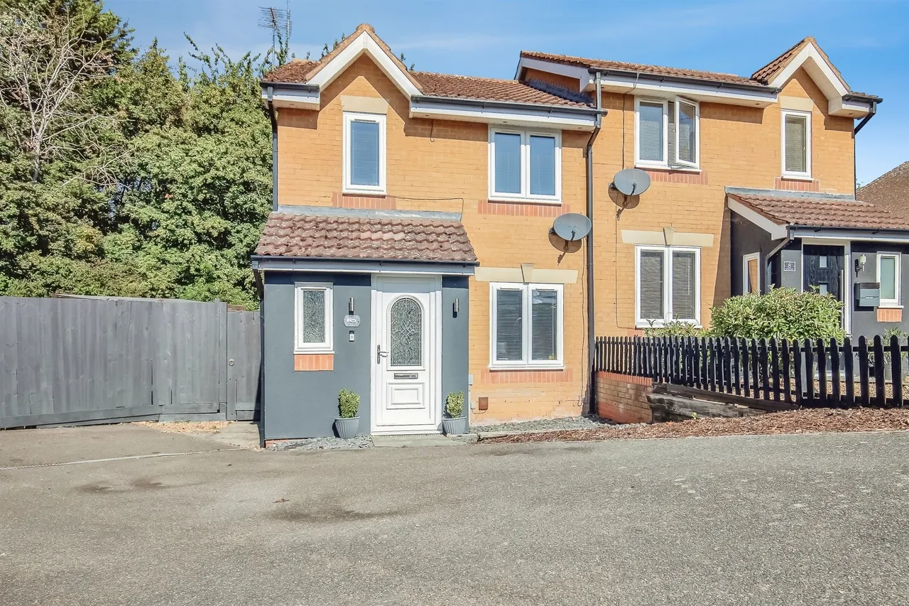 3 bed house for sale — Backley Close, Kettering