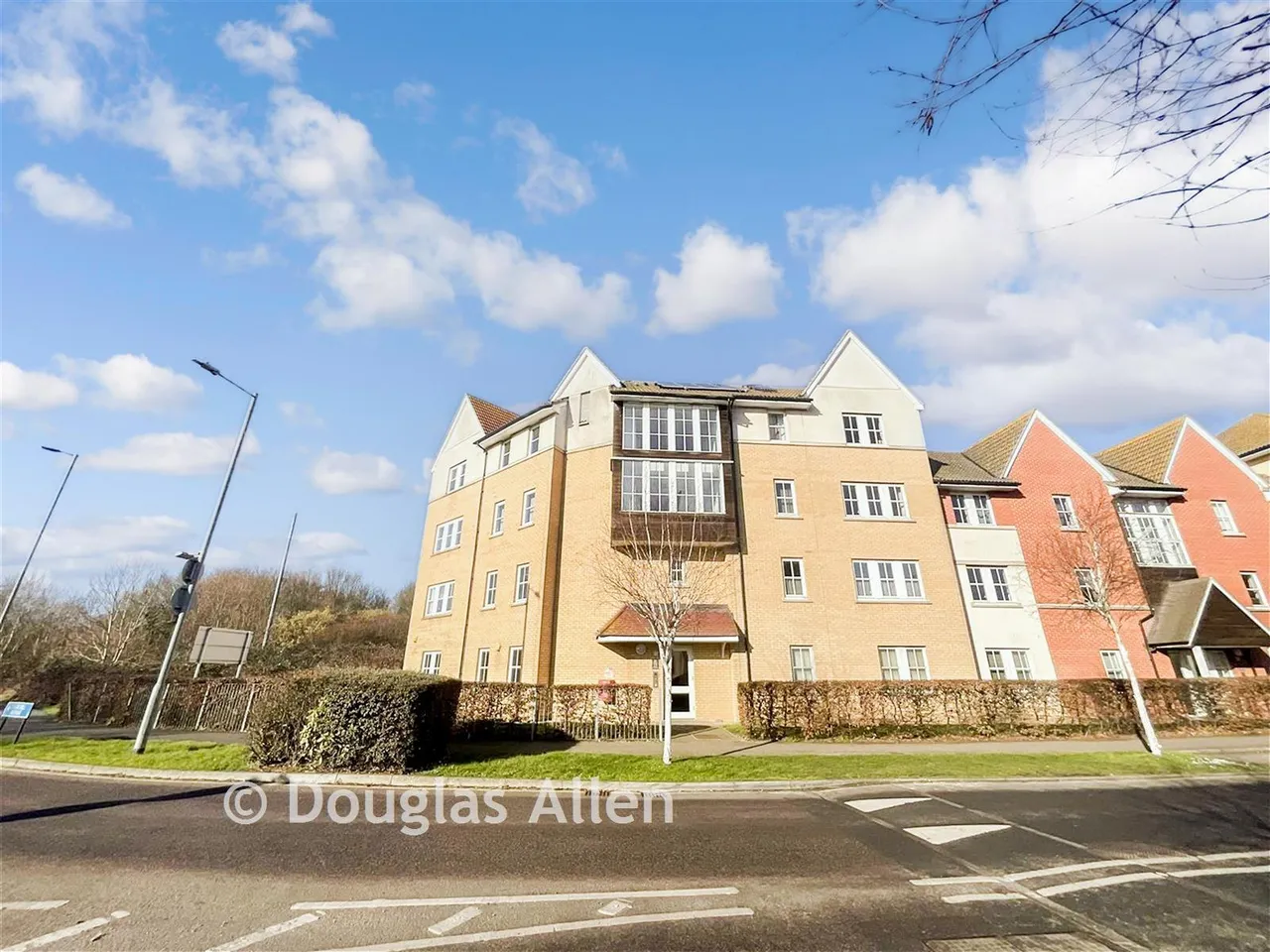 2 bed flat for sale, Churchill Avenue, Basildon, SS14