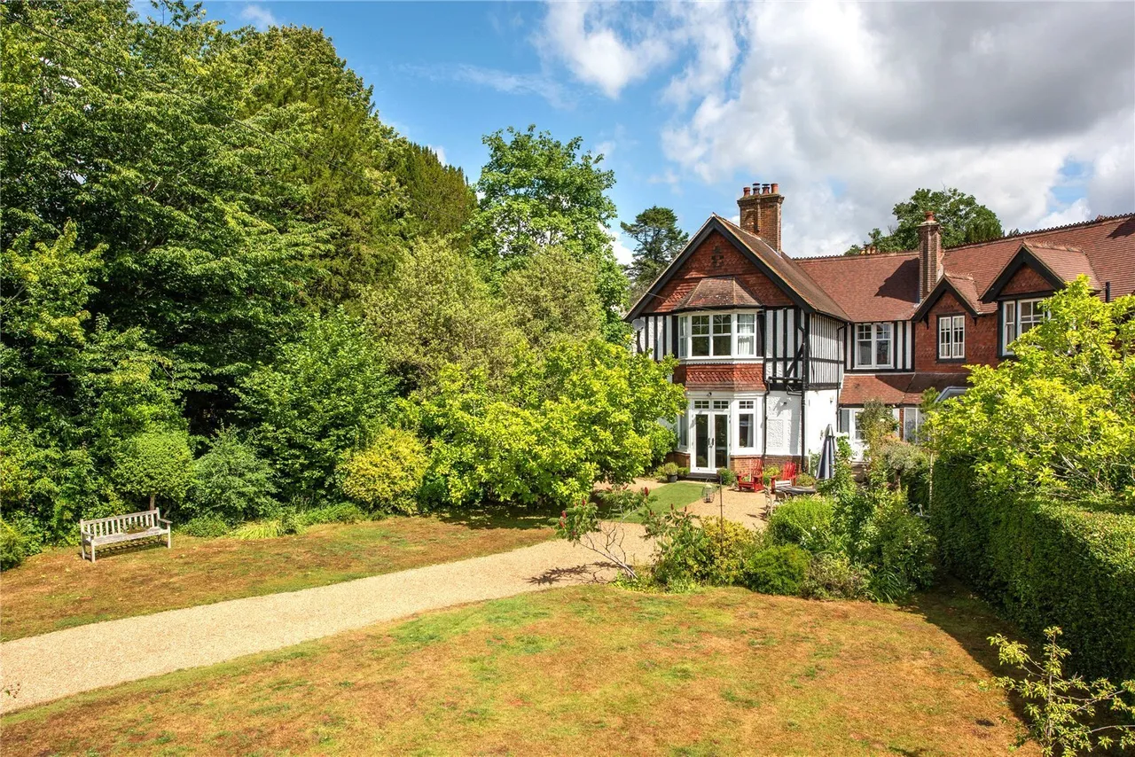The Street, Betchworth, RH3, photo 12