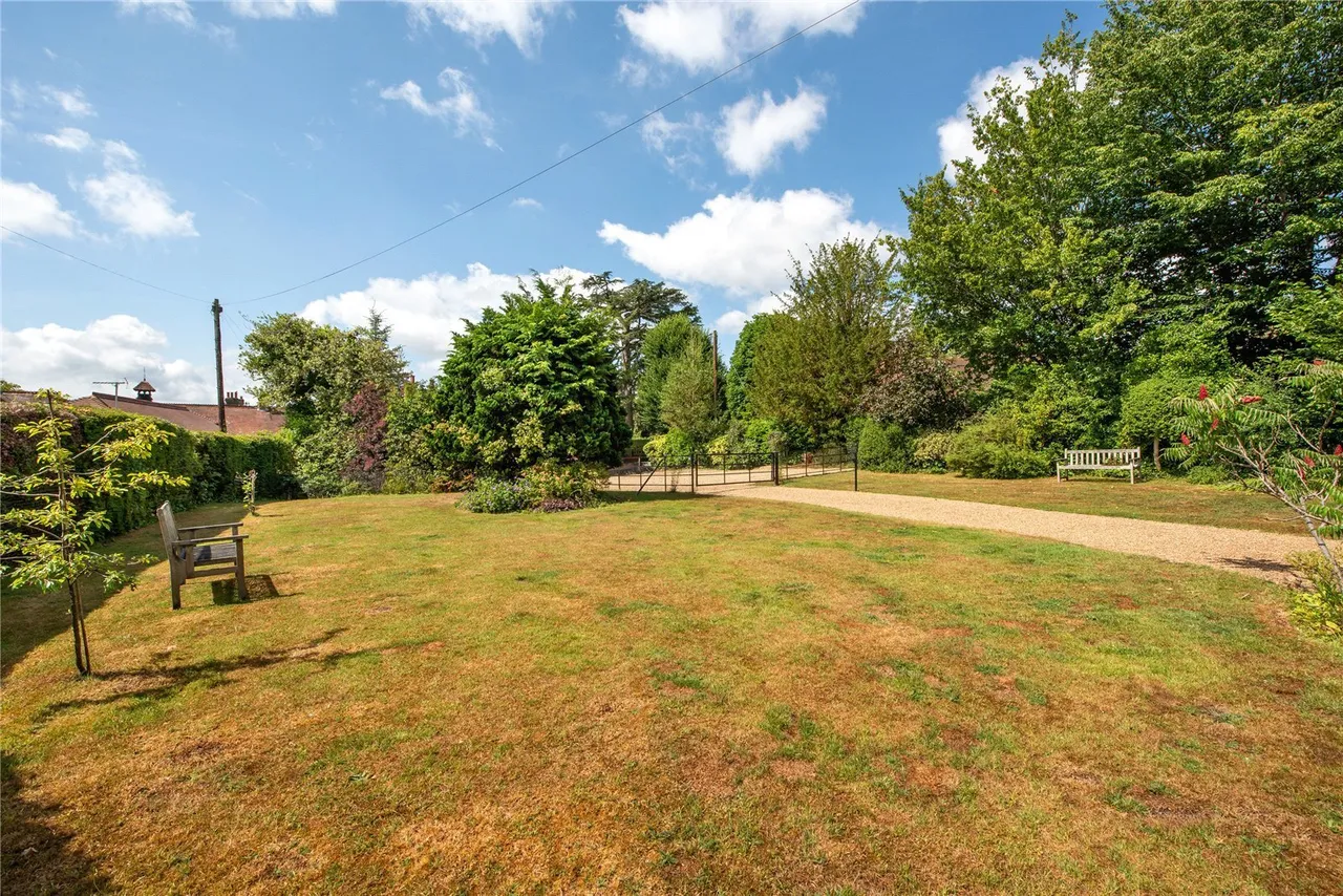 The Street, Betchworth, RH3, photo 4