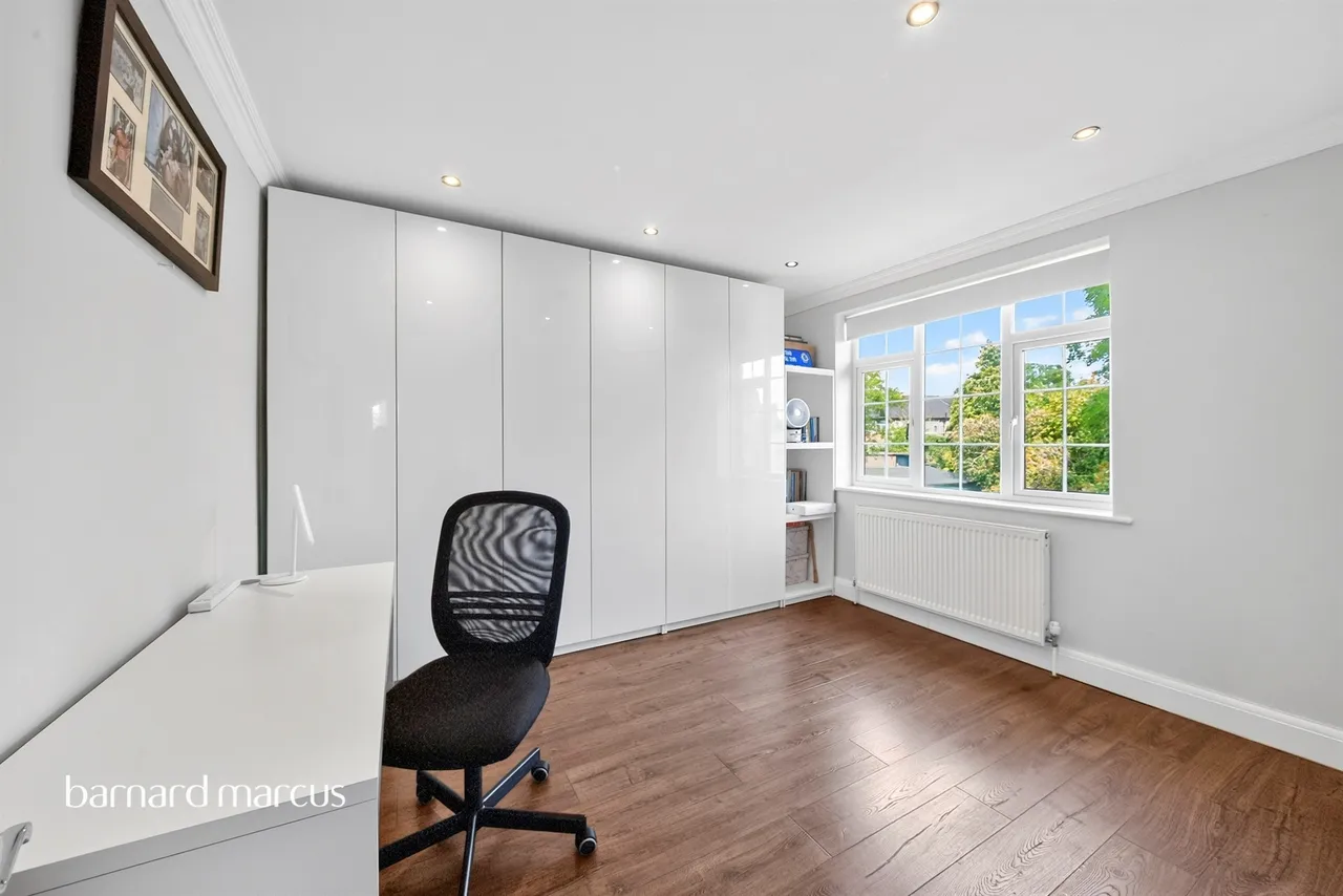 Bawtry Road, London, N20, photo 20