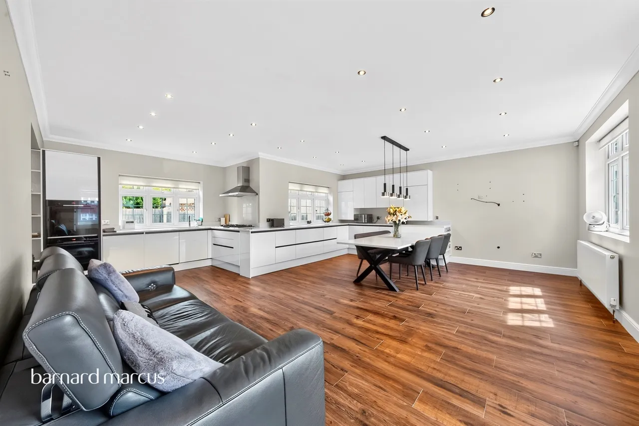 Bawtry Road, London, N20, photo 13