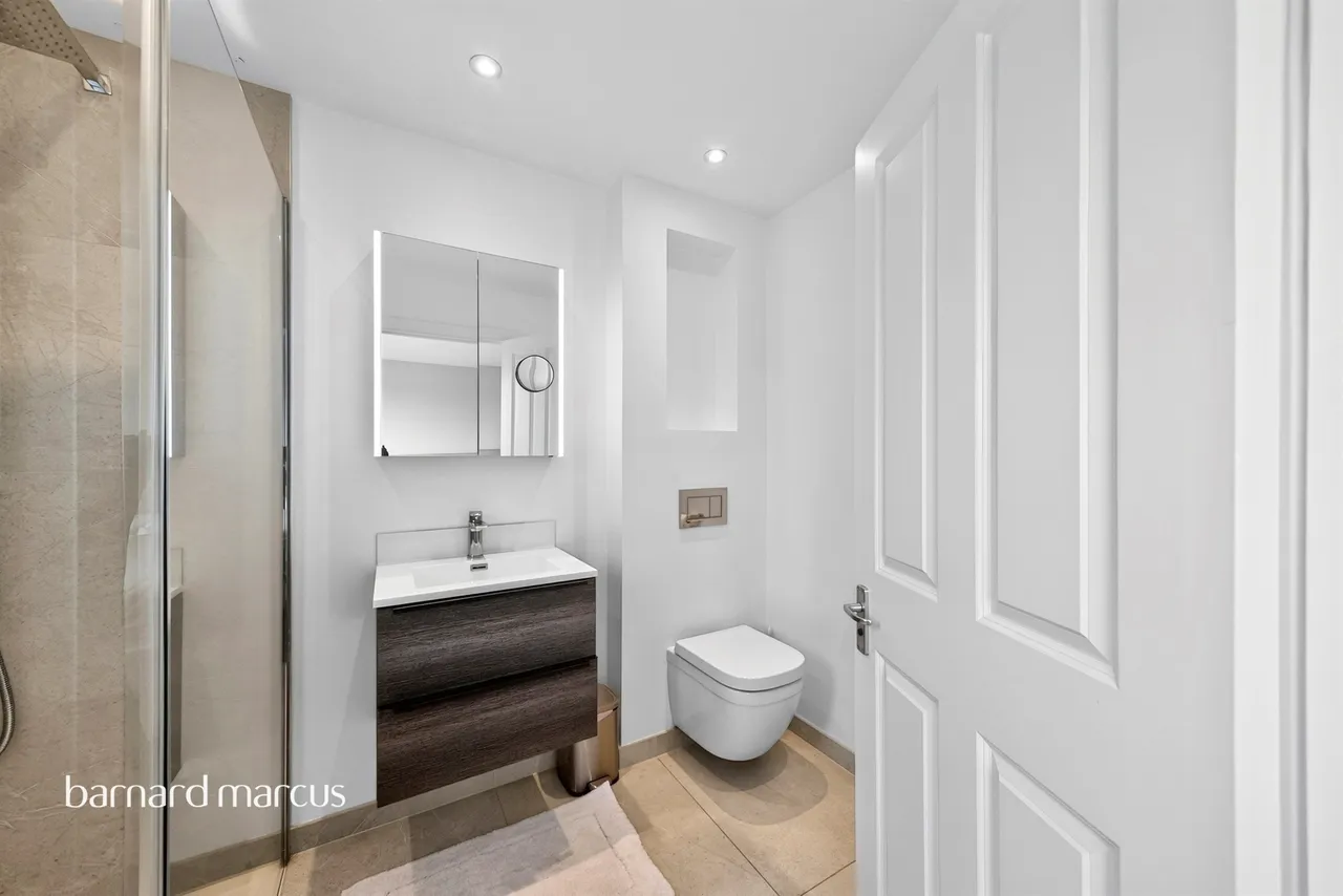 Bawtry Road, London, N20, photo 8