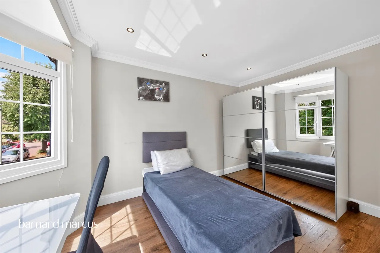 Bawtry Road, London, N20, photo 14