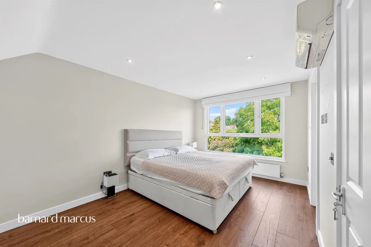 Bawtry Road, London, N20, photo 15