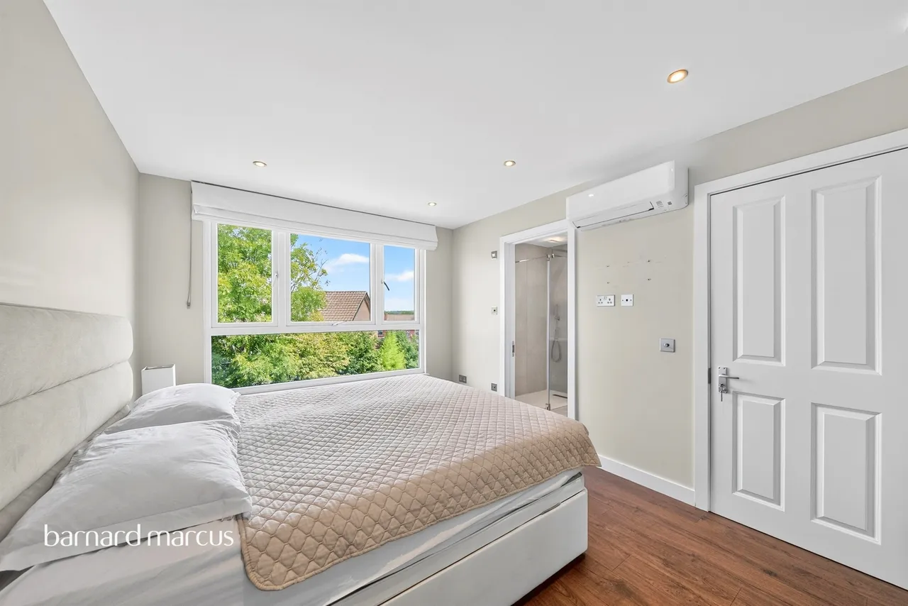 Bawtry Road, London, N20, photo 5