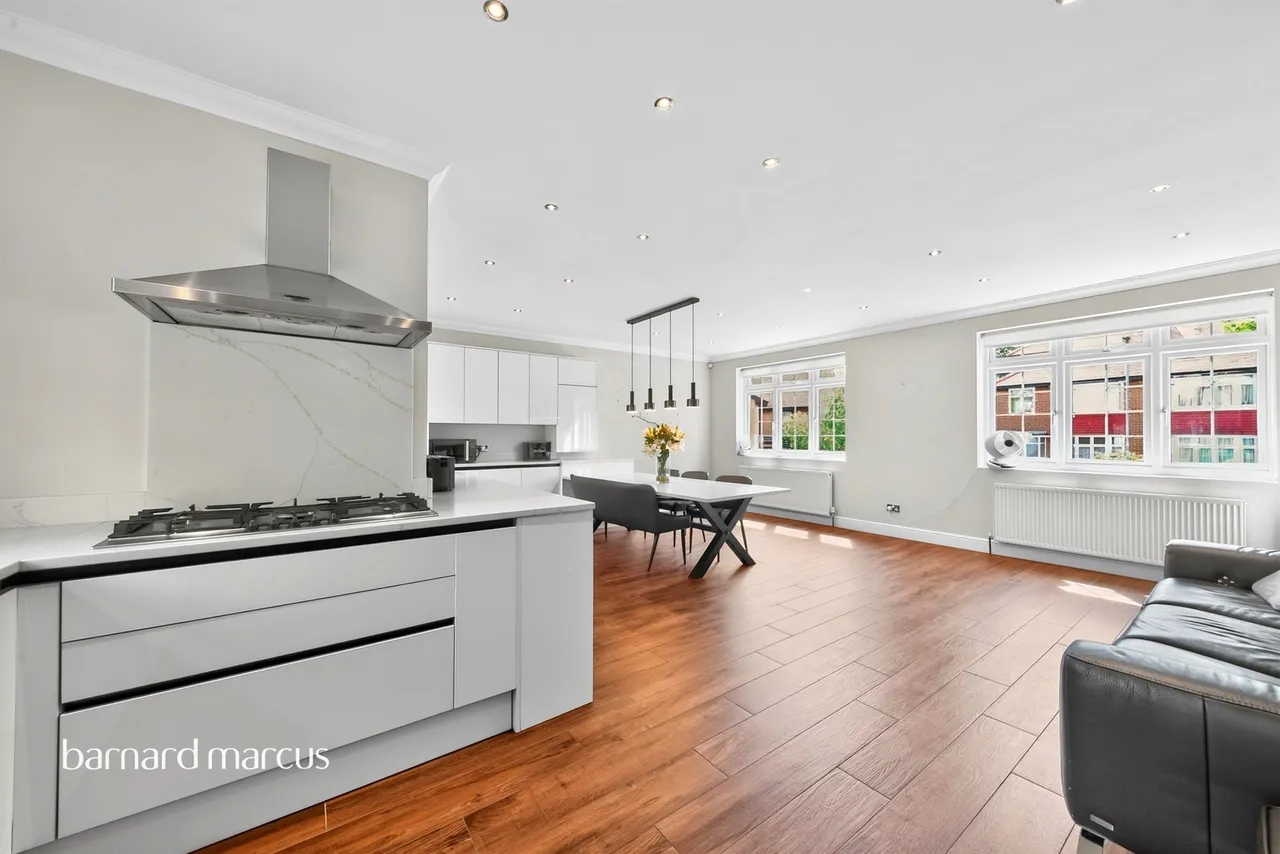 Bawtry Road, London, N20, photo 6