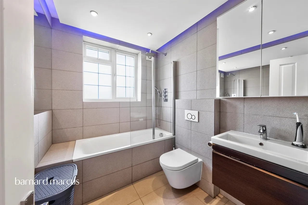 Bawtry Road, London, N20, photo 19