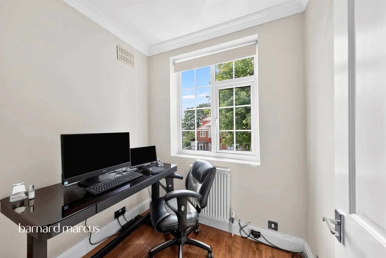 Bawtry Road, London, N20, photo 10