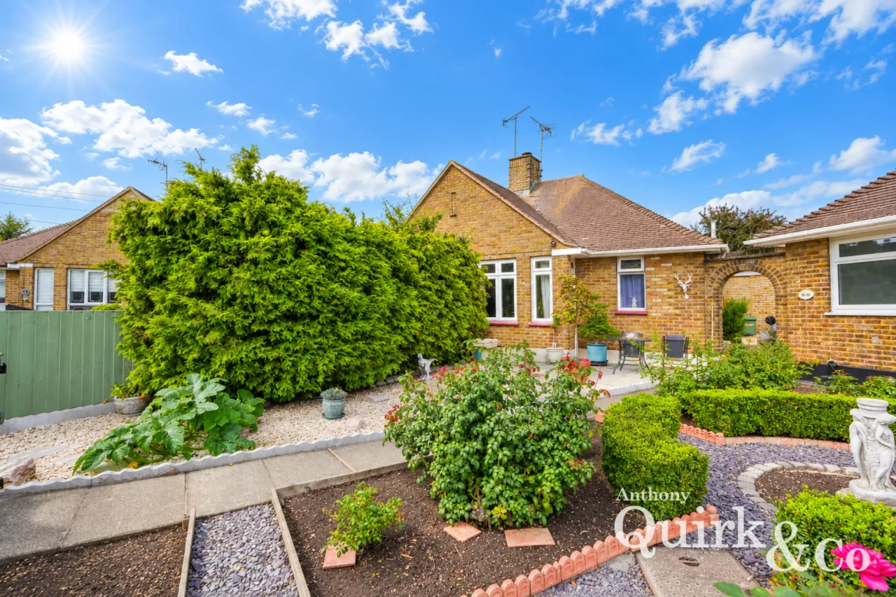 2 bed house for sale, North Avenue, Canvey Island, SS8