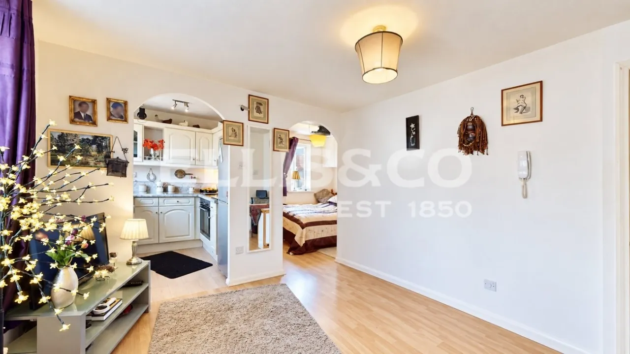 Chartwell Close, Greenford, UB6, photo 3