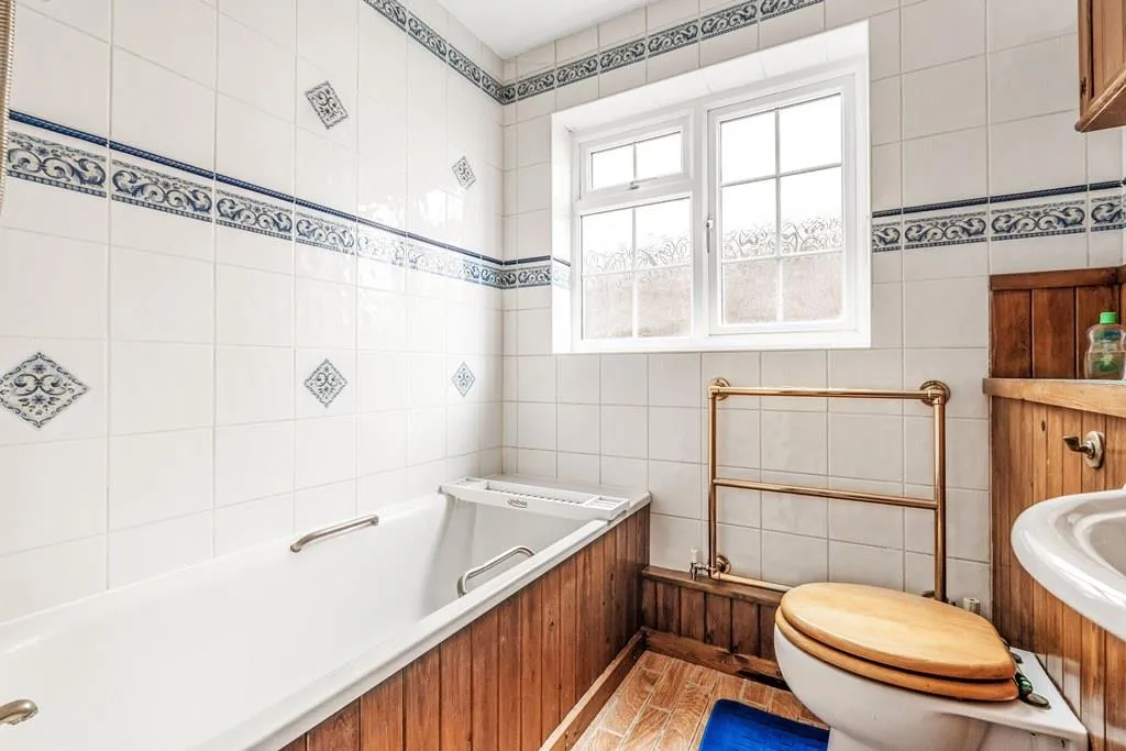 Warenne Road, Fetcham, KT22, photo 9