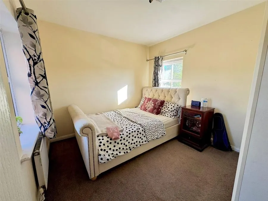 Walker Crescent, Slough, SL3, photo 5