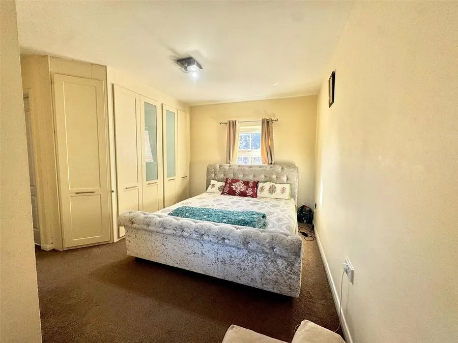 Walker Crescent, Slough, SL3, photo 6