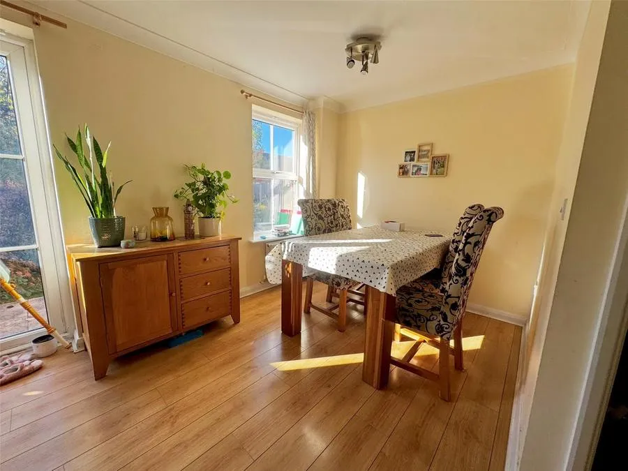 Walker Crescent, Slough, SL3, photo 3