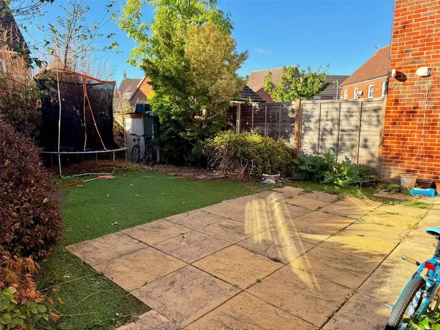 Walker Crescent, Slough, SL3, photo 9