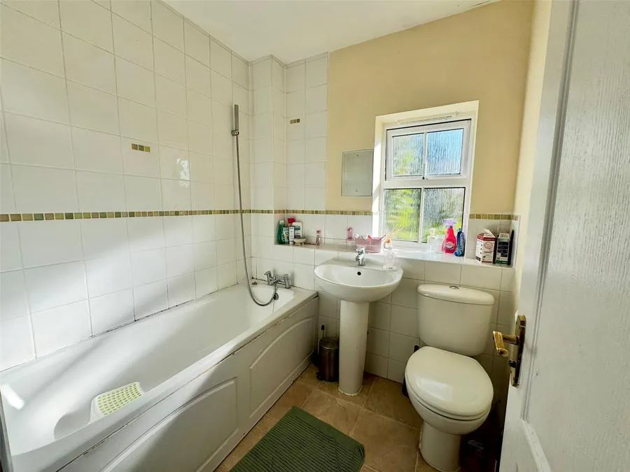 Walker Crescent, Slough, SL3, photo 7