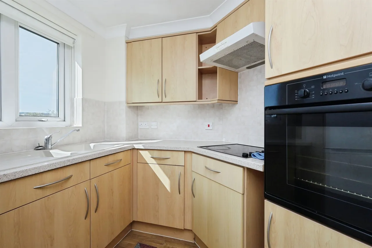 Whitley Road, Eastbourne, photo 4