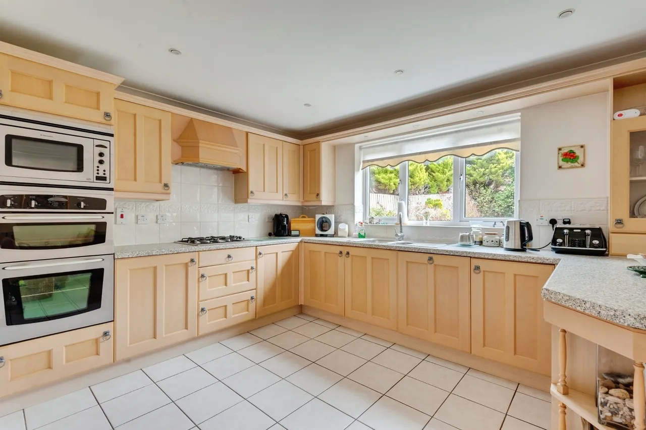 Falkirk Avenue, Widnes, WA8, photo 4