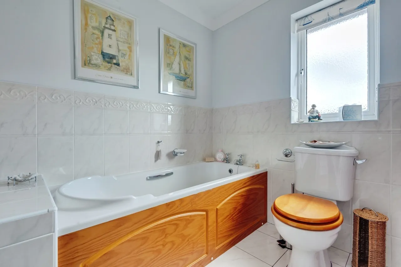Falkirk Avenue, Widnes, WA8, photo 21