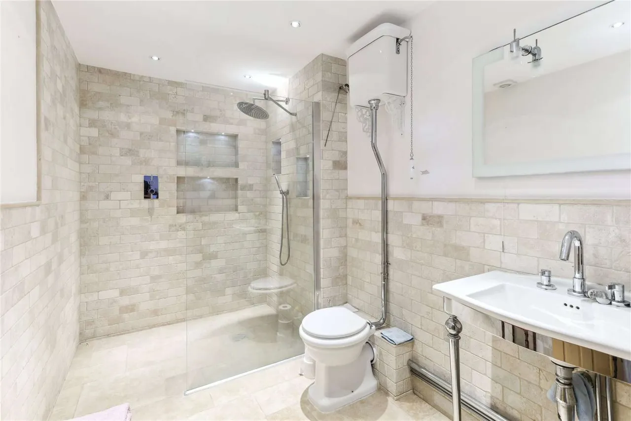 Redhill Road, Cobham, Surrey, KT11 1EF, photo 11