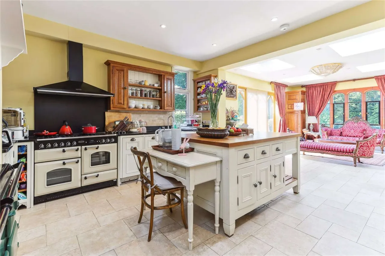 Redhill Road, Cobham, Surrey, KT11 1EF, photo 3