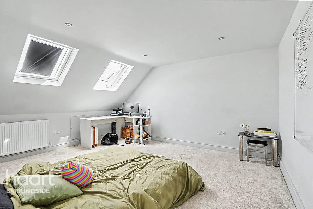 Ethelbert Gardens, Gants Hill, IG2, photo 15