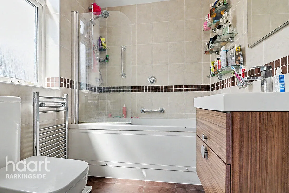 Ethelbert Gardens, Gants Hill, IG2, photo 13