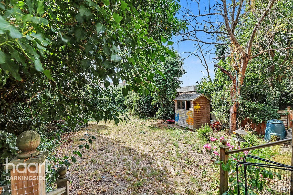 Ethelbert Gardens, Gants Hill, IG2, photo 20