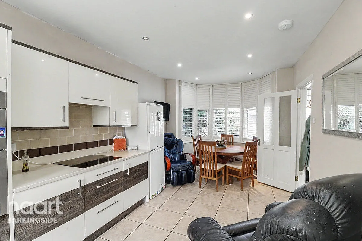 Ethelbert Gardens, Gants Hill, IG2, photo 4