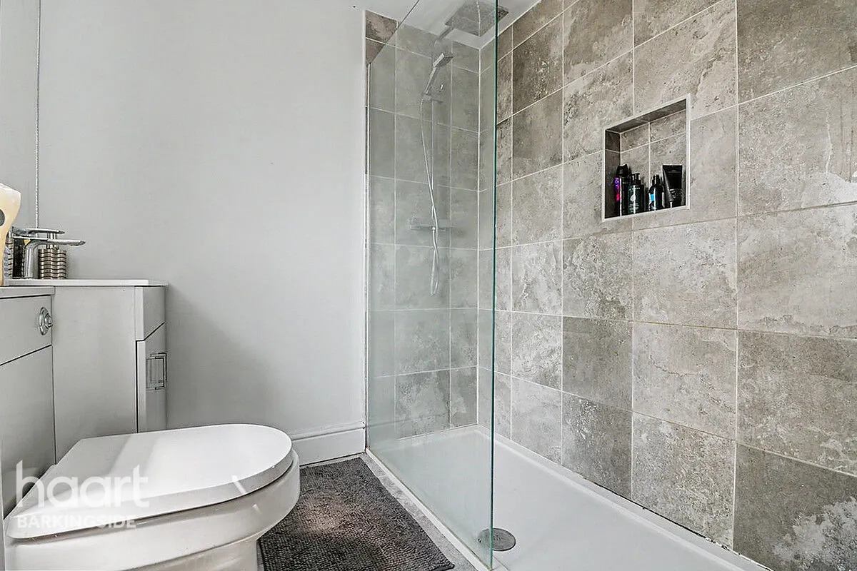 Ethelbert Gardens, Gants Hill, IG2, photo 17
