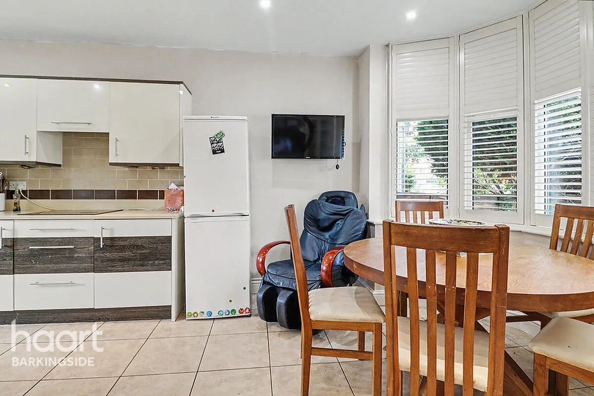 Ethelbert Gardens, Gants Hill, IG2, photo 6