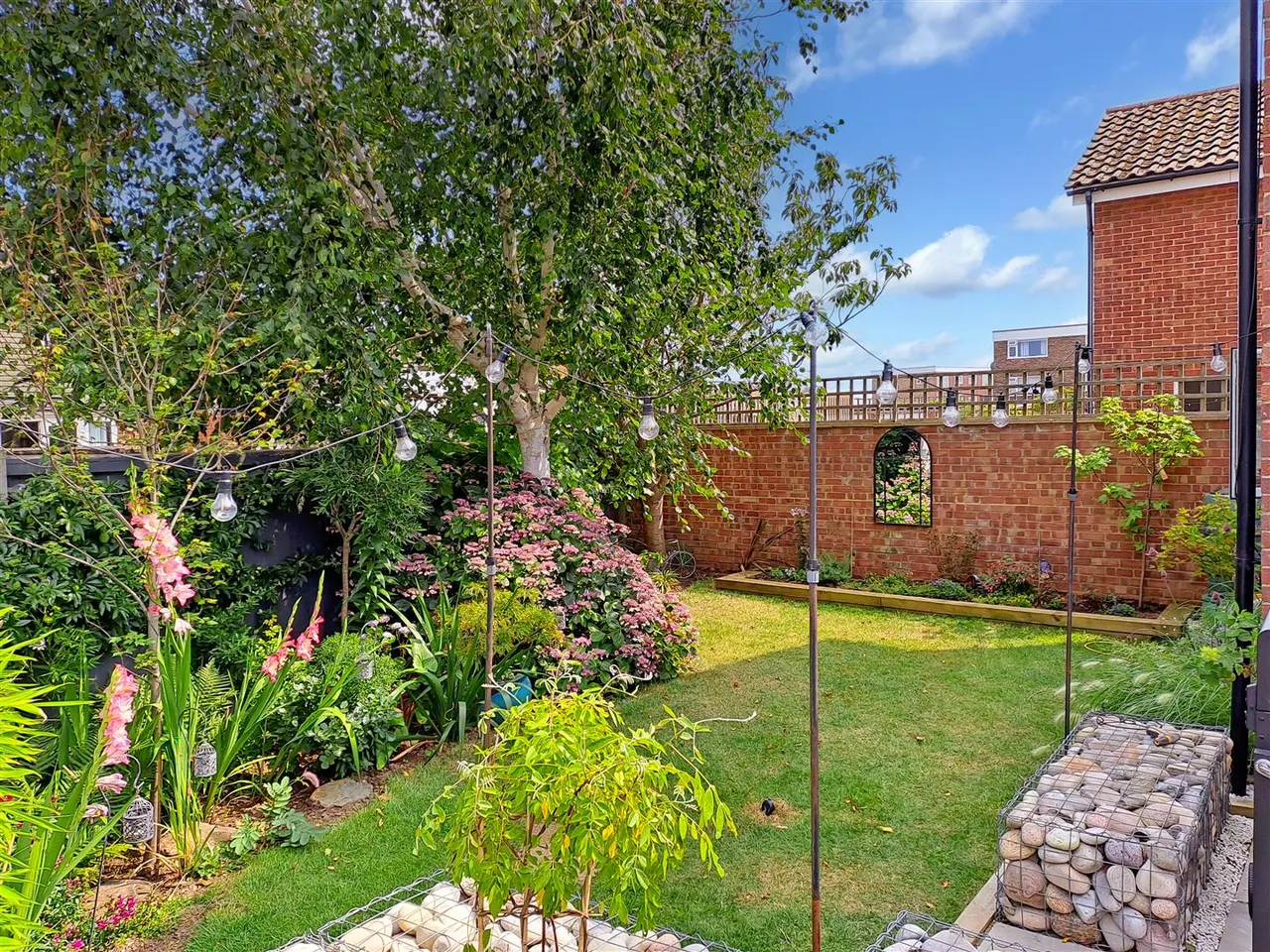 Chanctonbury Road, Rustington, photo 13