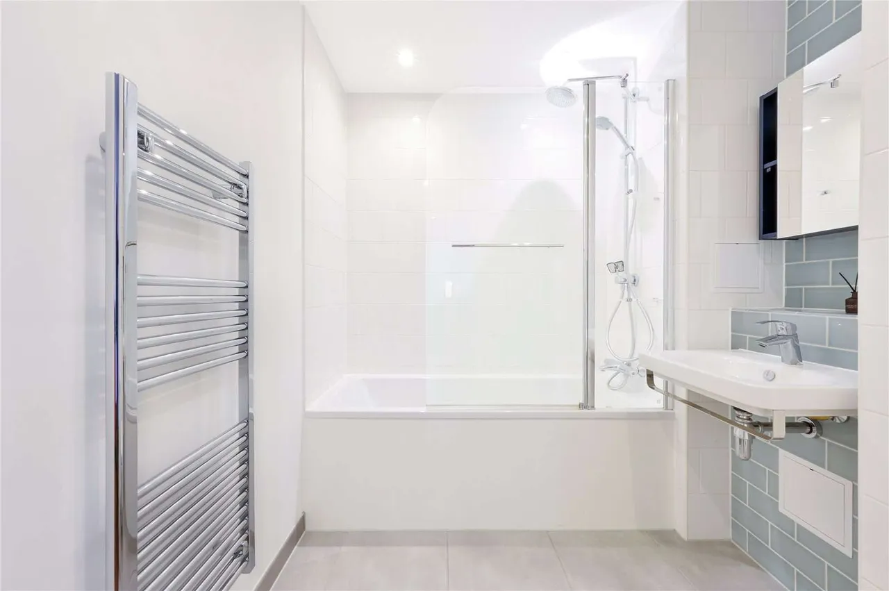 Discovery Tower, 1 Terry Spinks Place, Canning Town, London, E16 1YG, photo 7
