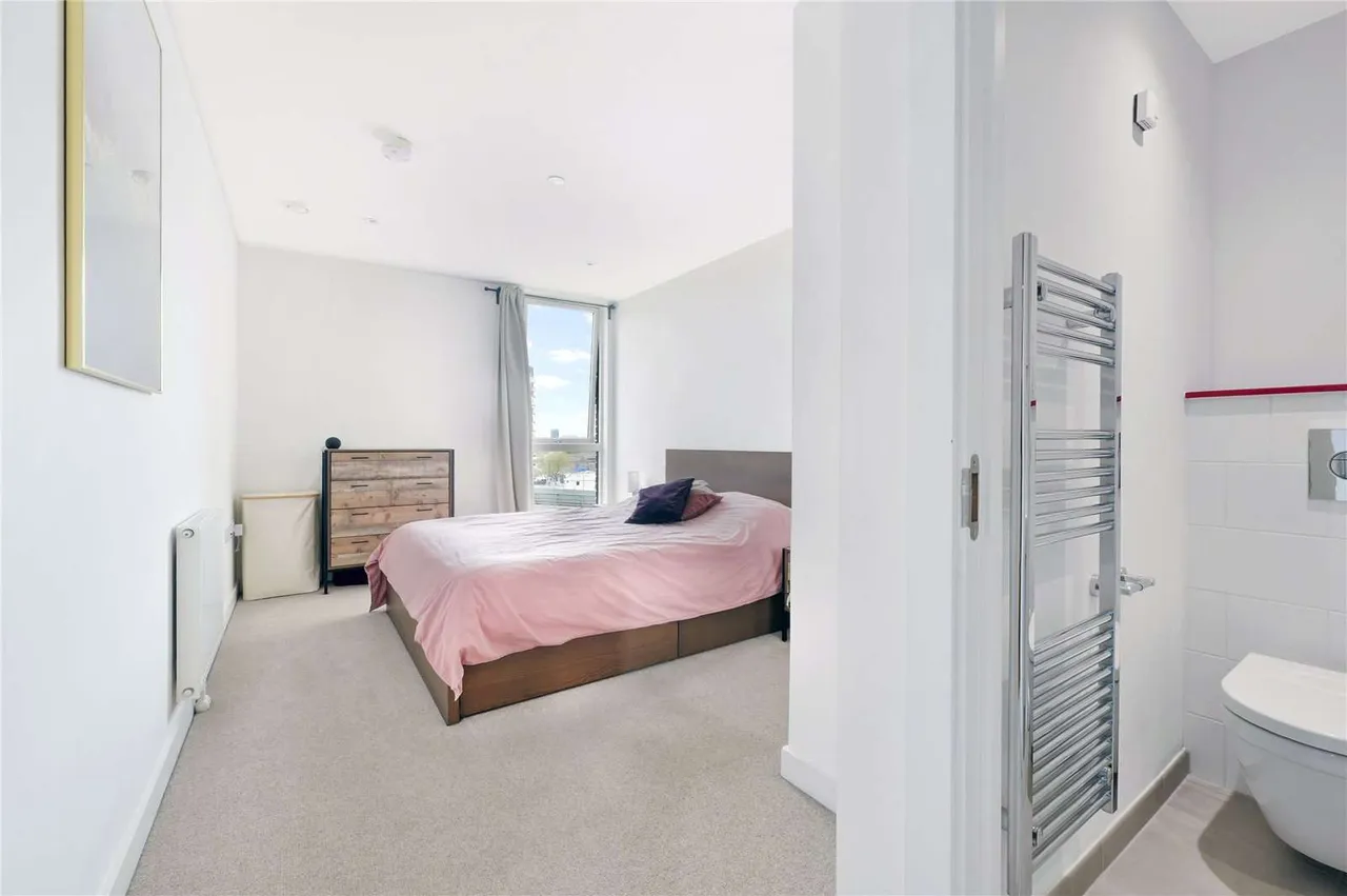 Discovery Tower, 1 Terry Spinks Place, Canning Town, London, E16 1YG, photo 4