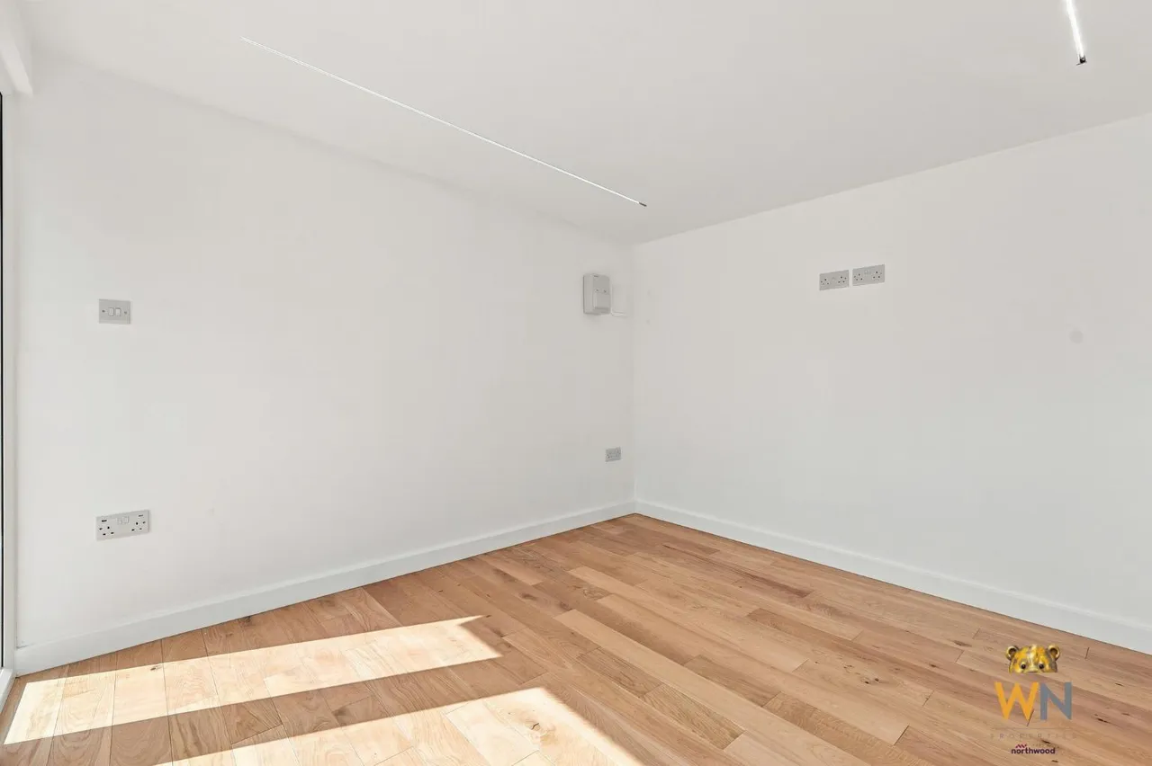 Tennyson Road, Brentwood, CM13, photo 41