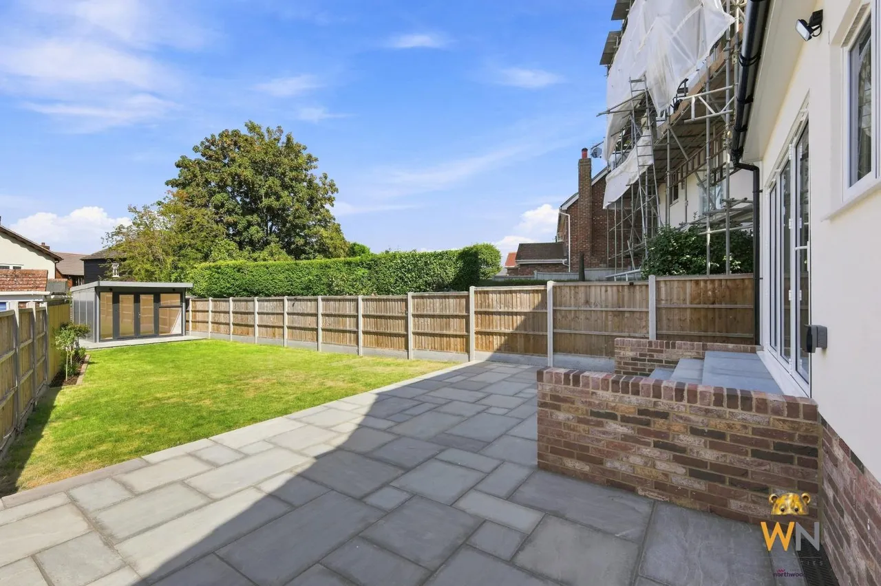 Tennyson Road, Brentwood, CM13, photo 39