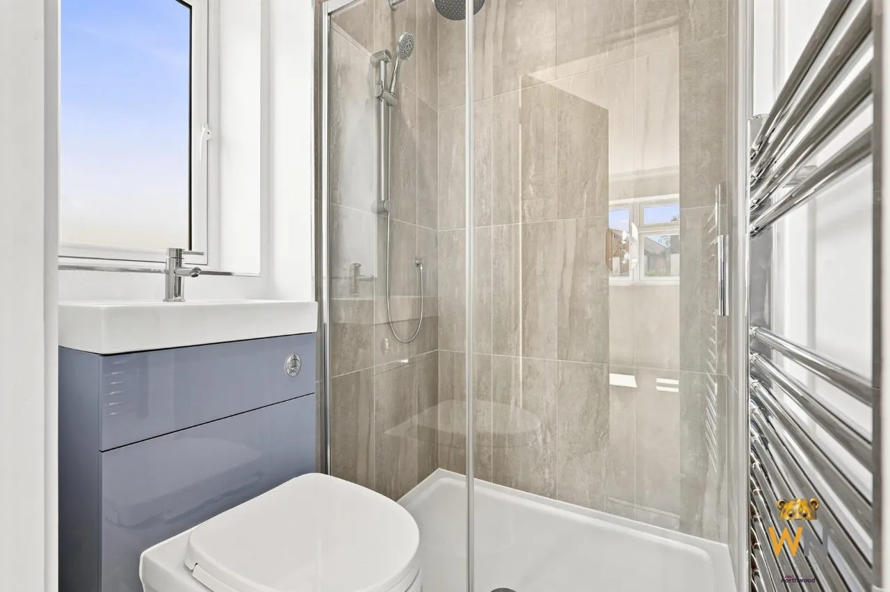 Tennyson Road, Brentwood, CM13, photo 27