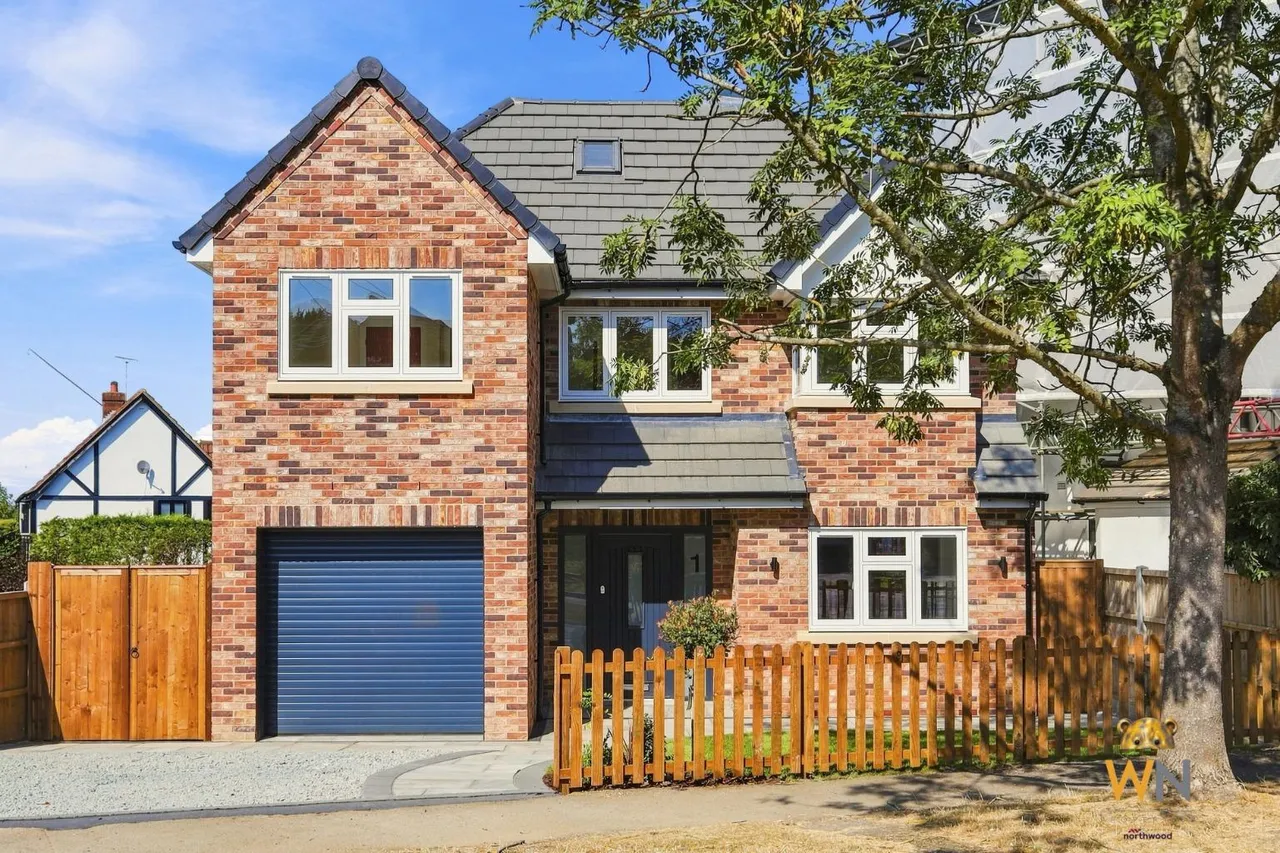 4 bed house for sale, Tennyson Road, Brentwood, CM13