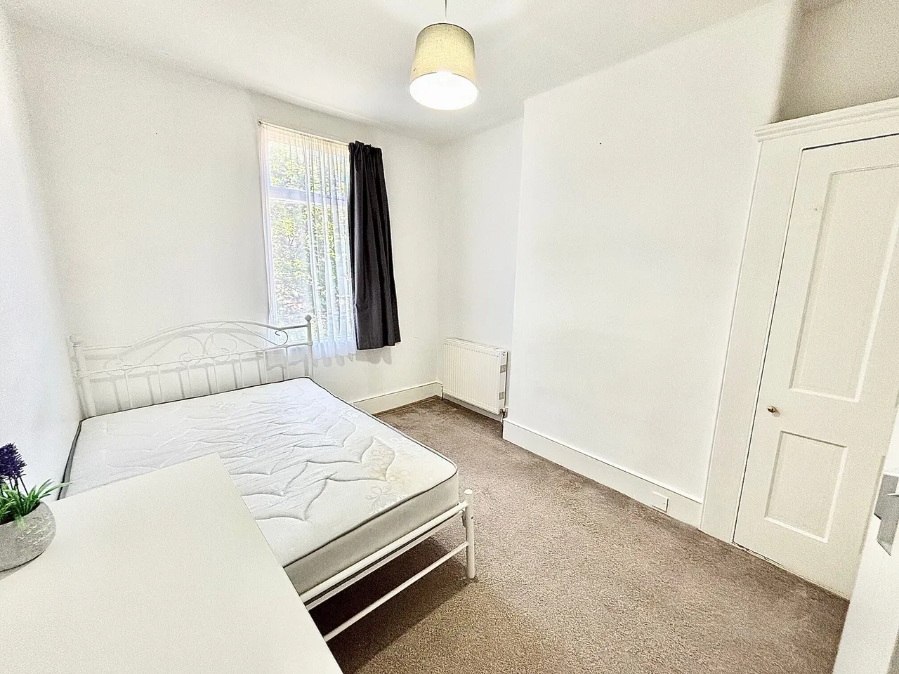Clements Road, East Ham, E6, photo 2