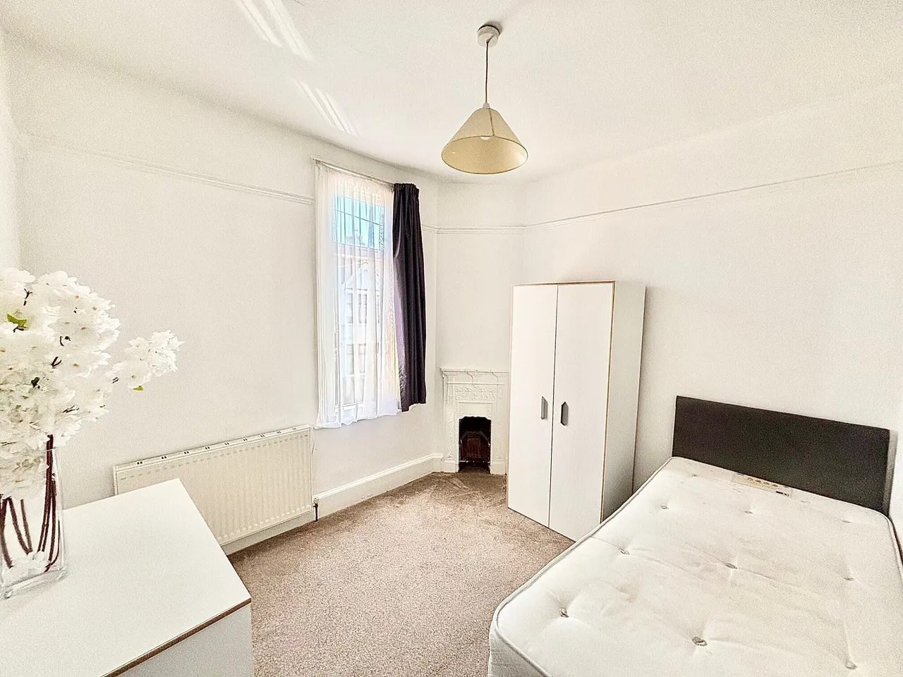 Clements Road, East Ham, E6, photo 4