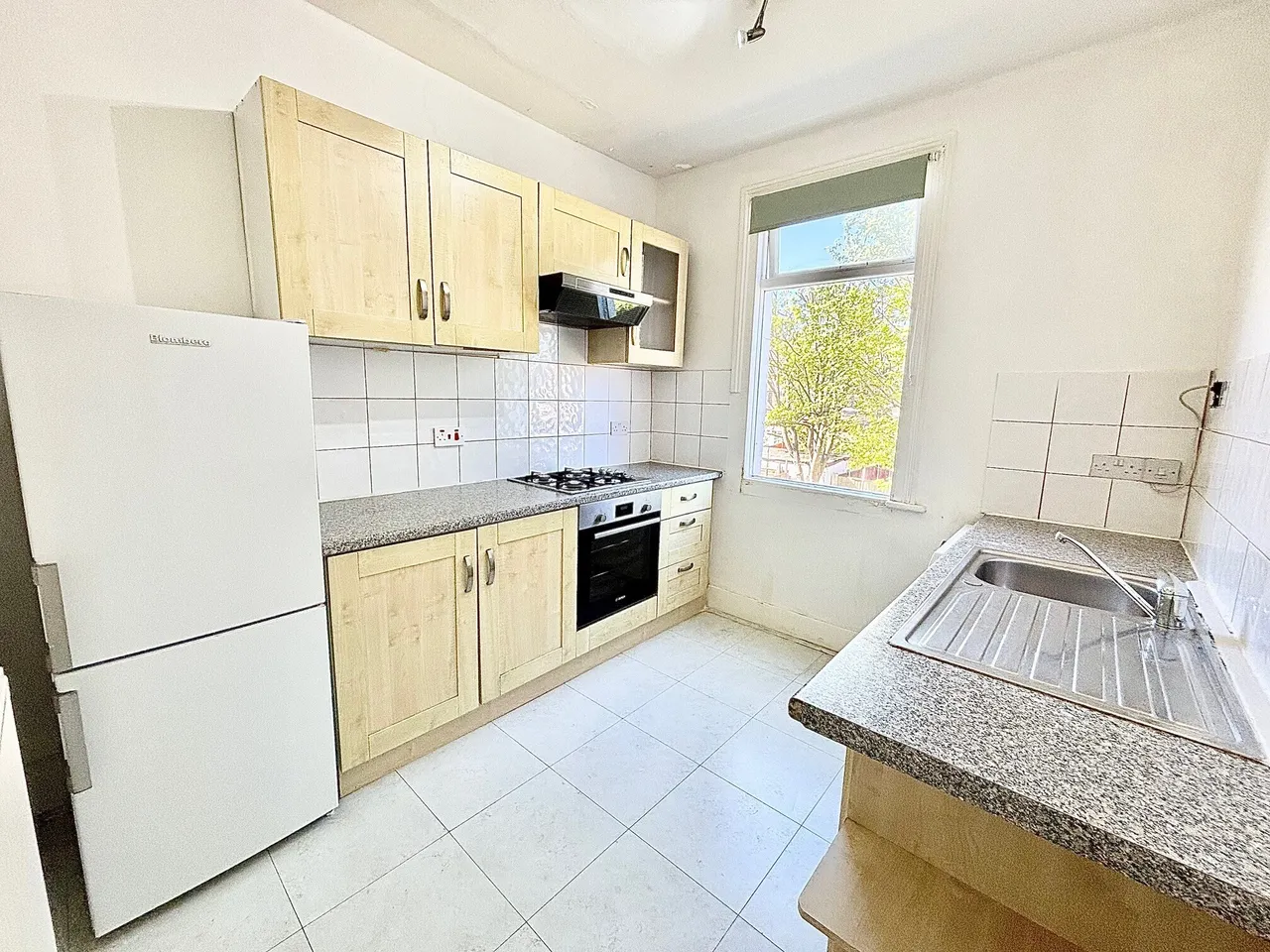 Clements Road, East Ham, E6, photo 3