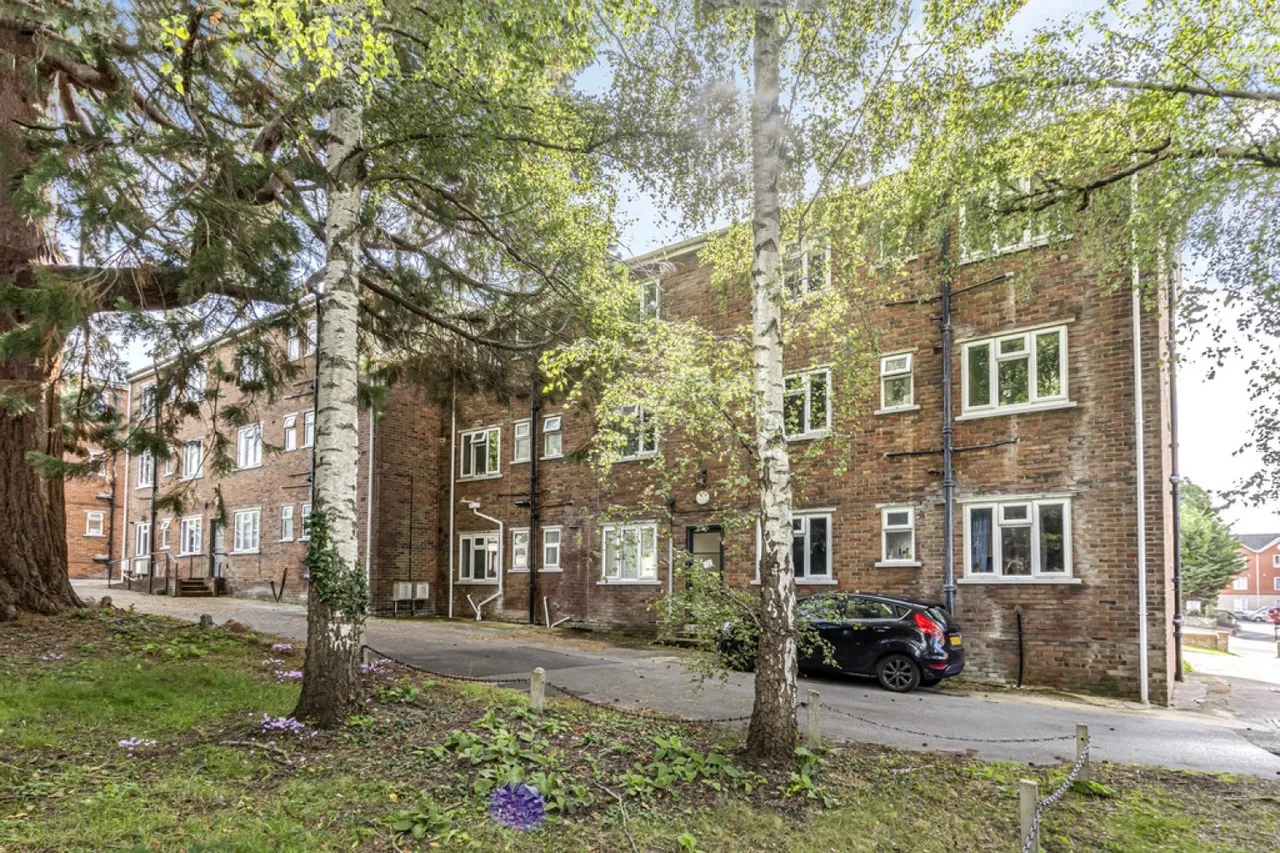 2 bed flat for sale — Bournemouth Road, Poole