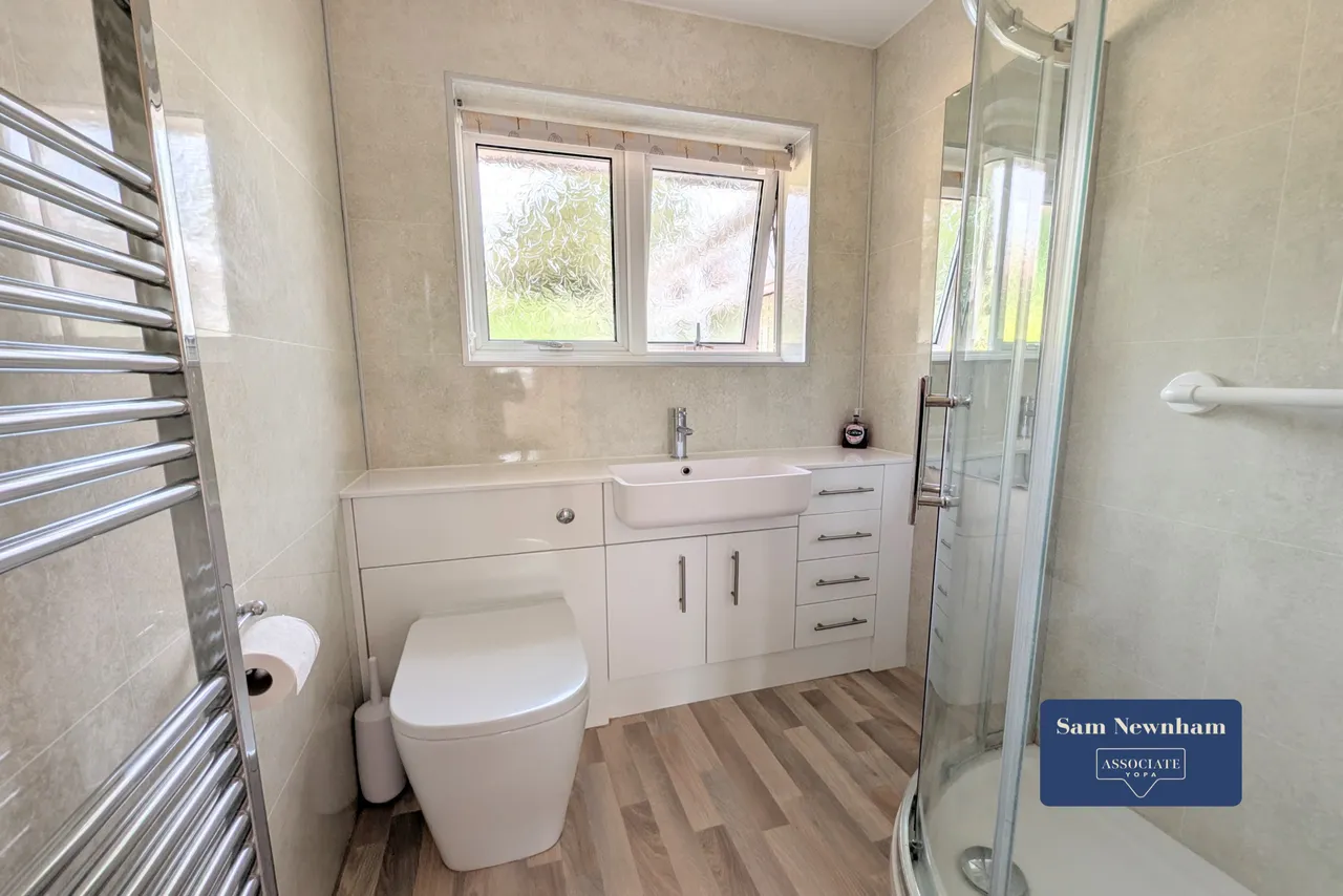 Clatterford Road, Newport, PO30, photo 14