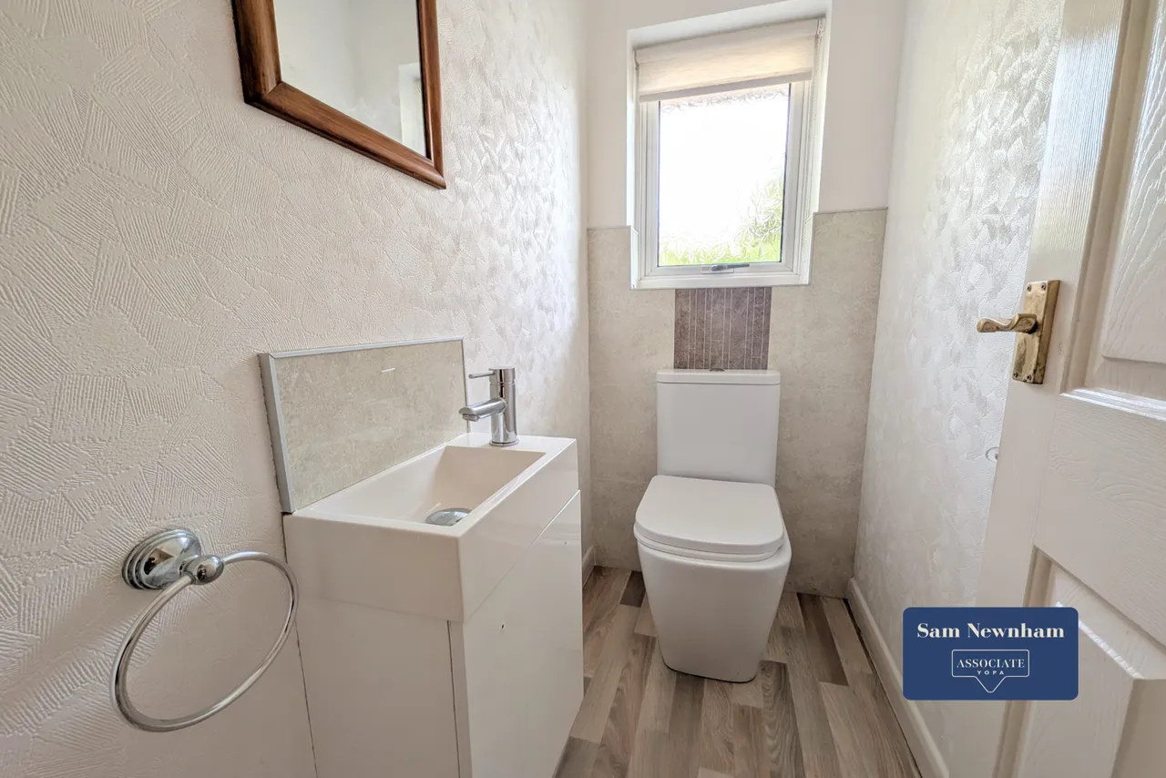Clatterford Road, Newport, PO30, photo 15