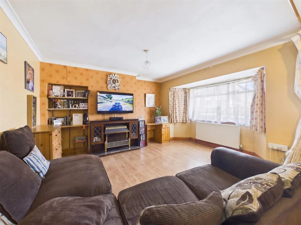 Stafford Road, Ruislip, HA4 6PJ, photo 2