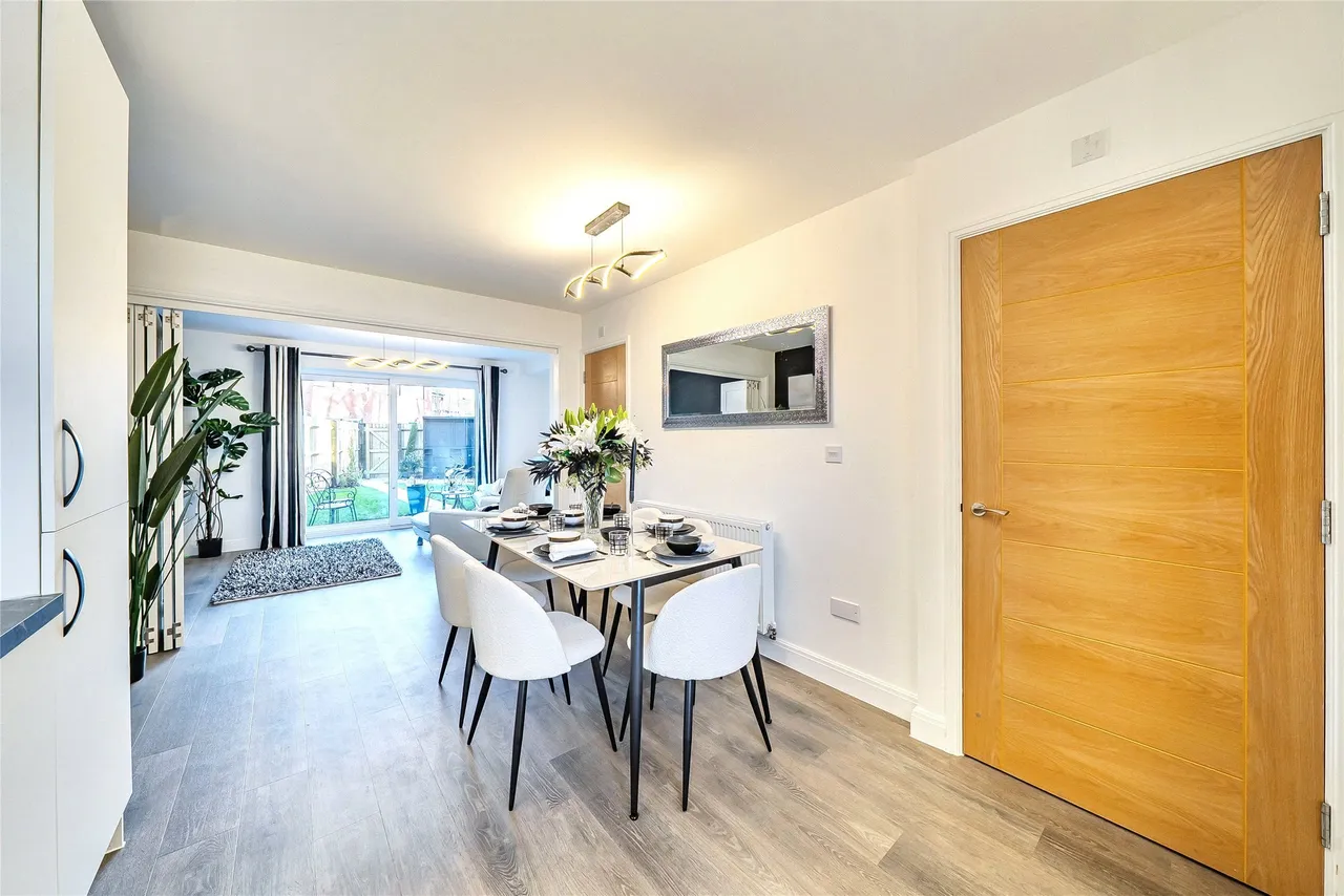 6 Vick Close, Gloucestershire, Stonehouse Court, GL10 3RB, photo 3